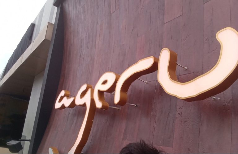 Huruf timbul custom desain logo