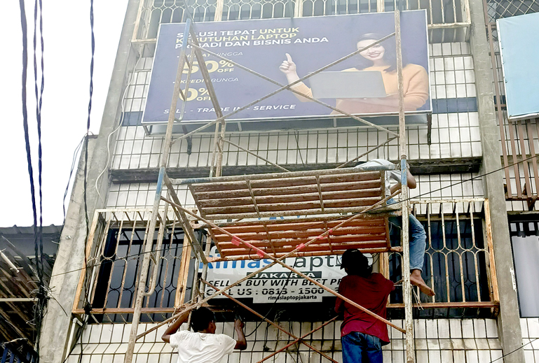 Neon Box akrilik untuk toko di Jakarta